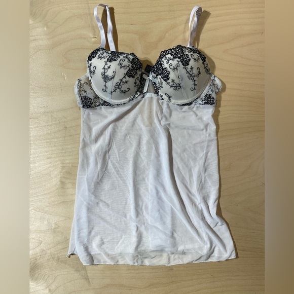 Dereon Lingerie Size Medium (HS) - Picture 1 of 8